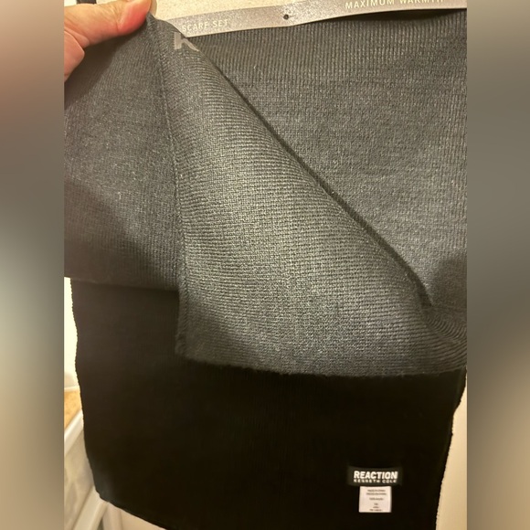 Scarf -Reaction Kenneth Cole - Picture 3 of 4